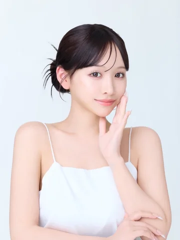 この度スキンケアブランド“Meluva”をプロデュースさせて頂きました🫧 ハイライトから買えるからぜひ試してみてください❕❕