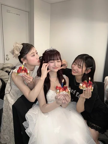 関係者のみなさん、まなまな、事務所の後輩ちゃん達もみーんな、ありがとうございました❤️❤️まなまなはいつもMCしてくれて今回は歌まで作ってくれて、、ありがとうー