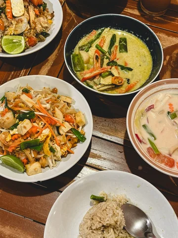 Stores I visited in Thailand(備忘録)

(1)
@anchanvegetarian_cm 
今回行った中で1番のお気に入り店。
ヴ