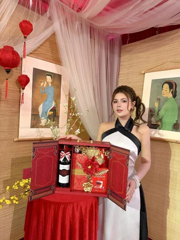 🌸 KIM PHÚC KHAI XUÂN 🌸
✨ Mở lộc đầu năm – Vẹn tròn phúc khí ✨

Set quà Tết Kim