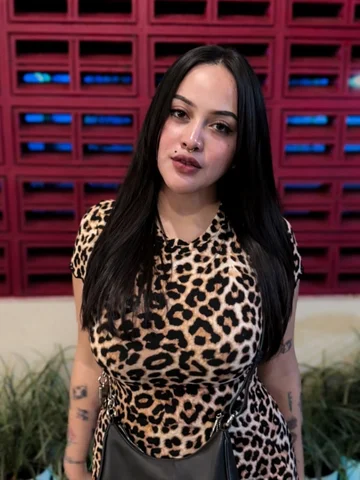macannya ga gigit, cuman ngejilat. 🐆