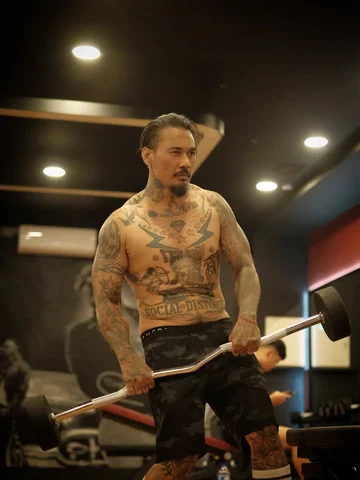 Karena olah raga di ranjang saja tidak cukup.

@jrxnra.rockgym 

Gym 24 jam di K