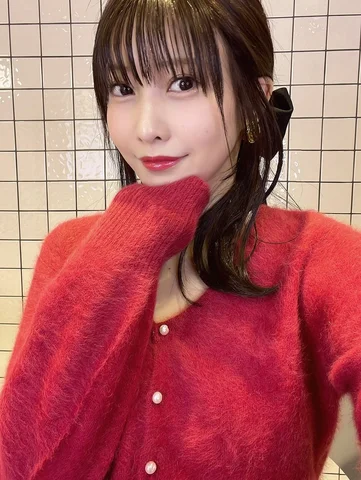 お久しぶりです☺︎
もうすぐクリスマスということで、クリスマスメイクしてみました
メイクレシピとか、今更ながらやってみました☺︎２枚目
.
.
.
お気に入りは