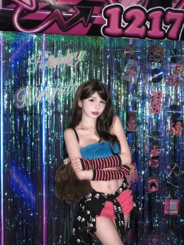 莂茬嗱皒當傻呱
対莪來說伱呮媞嗰尛醜＞０＜
.
哈哈哈哈哈哈哈乱写的
生日快乐我的蜜蜜 @baby_tianmimi 
爱老虎油亲亲😘🤍
#y2k #y2k