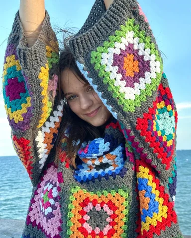 Bulky Oversized Pullover crochet pattern.
Get ready to warm yourself with soft m