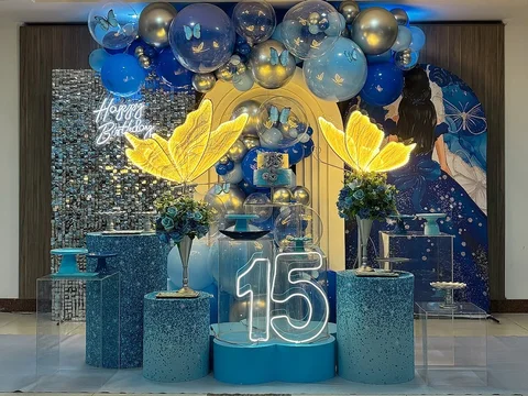 Um luxo de festa de 15 anos passando na sua telinha 😍
#15anosfesta #festaperson