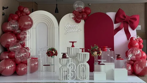 Ver se eu aguento a lindeza que ficou essa decoração 😍

#decoracaolaçovermelho 