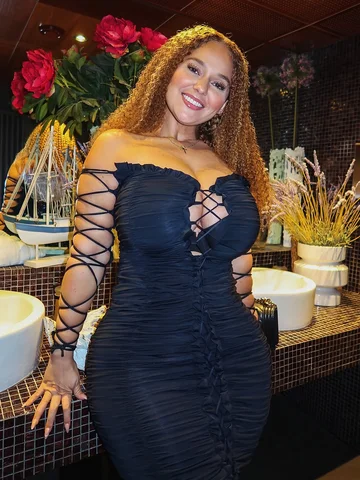 if the dress fits like this… I’m wearing it twice @NovaMEN by @FashionNova