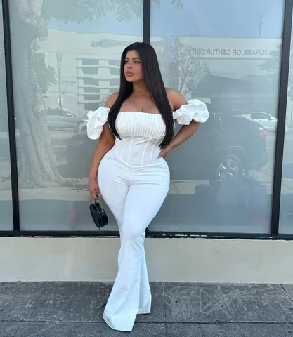 Energía 🤍 @FashionNovaCurve 

Wearing : dreaming in ruffles jumpsuit - white