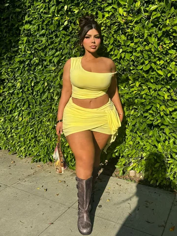 Butter yellow 💛 @FashionNovaCurve 

Wearing : untamed asymmetrical draped top -