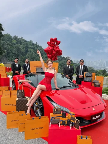 ❤️LV 100K GIVEAWAY❤️

1️⃣LV horizon 55 
2️⃣LV keepall bandouliere 25
3️⃣LV nano 