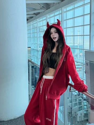 😈