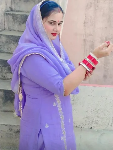 🫶💜😘 कैसी लग रही है दोस्तो 🤔 #instapost #instalove #instanewpost Original Pic