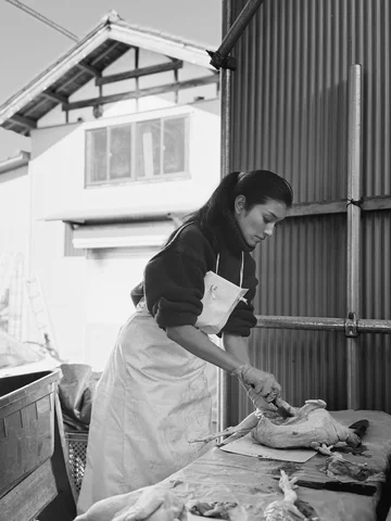 昨日は、人生で初めて、生きている鶏さんを捕まえて、絞めて、解体をして、命を頂くという経験をしたよ。

朝車で向かう時ドキドキしたけれど、頭の中は、今まで自分が食