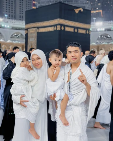 Alhamdulillah papi lebaran disini dan disini lebaran duluan di saudi , Mohon maa