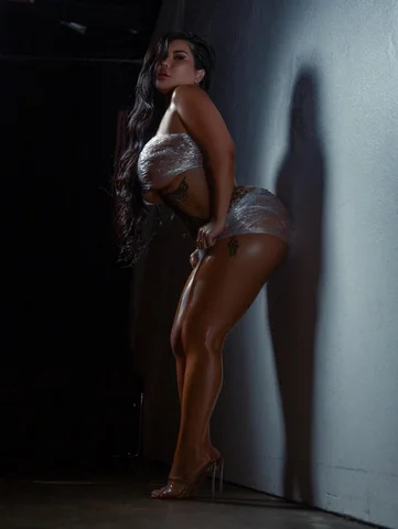 No caption needed.

Photographer  @cgpictures_83 
Model  @mimikickass