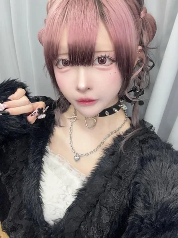 この度QOOZA IMVALさんでモデルをさせて頂きました❣️

普段から着させてもらってたから
声掛けて頂いた時とっても嬉しくて減量頑張っちゃった笑

スタジ
