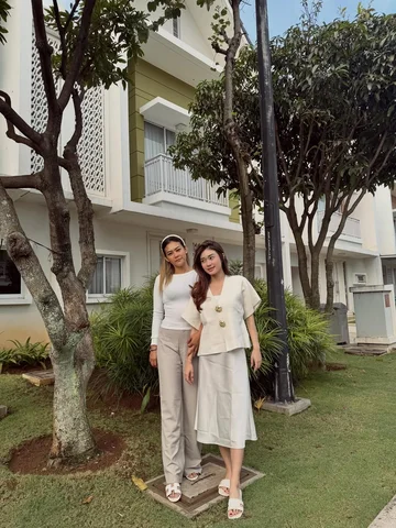mohon maaf lahir dan batin 🤍🕊️
*makin digeser malah jd indung lier