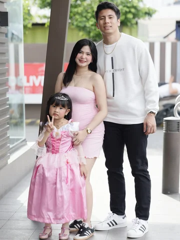 All because of love 💘👨‍👩‍👧
Happy 💝s day