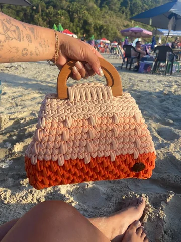 Nós gostamos de um praia 🏖️😎

Bolsa Vitória ✨
Cores: laranja, pêssego e nude
.