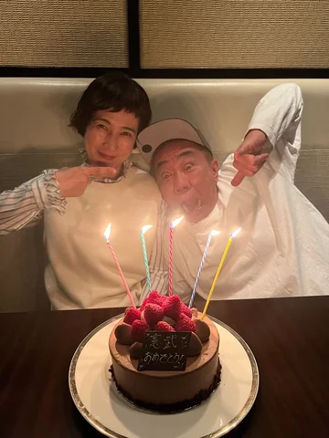 本日、６４才部門ジジー協会！組合チョーに選出されました！たくさんのお花、シャン、ドン、頂きものプレゼント、メッセージなど誠にありがとうございますー！！！明日明後