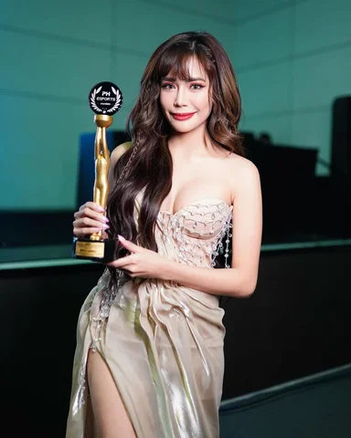 Still can’t believe it! 😭 Streamer of the Year at the PH Esports Awards! 🏆🥹

