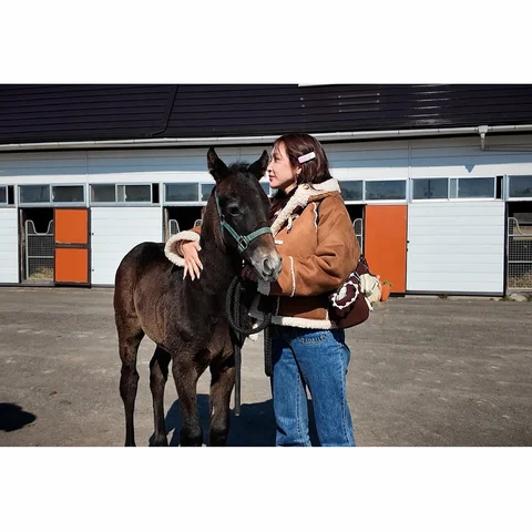 5日前、沖縄でOtonasweetの撮影をしていた最中に、たくさんの方から虐待されていた仔馬についての連絡をいただきました。

その動画を観ることが怖くて、
私