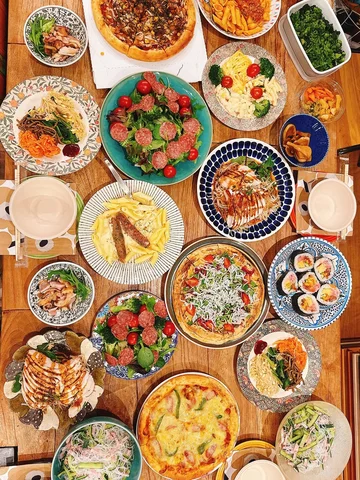 @kawachibase_ryueisou 
ピザンヌ全種類🍕🍕🍕に
買ってきたものをお皿に盛ったり🥗
美味しいお漬物シリーズをご紹介したり

いつもの
