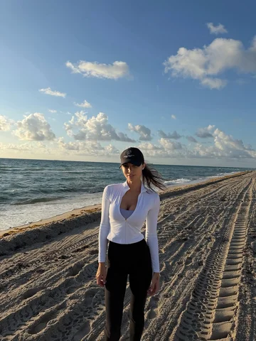 Sunrise walks on the beach 💗