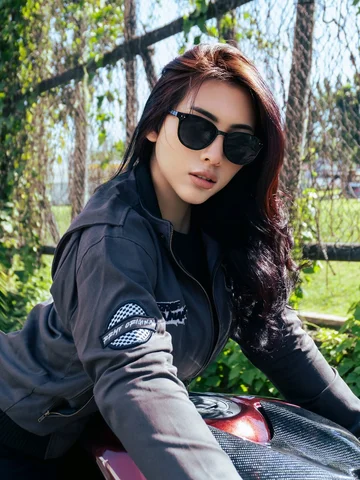 Swipe for the fit 🔥

Jacket apparel by @rrmfofficial