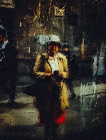 Deliver us.
Comment your favourite 1-6 📷 

#slowshutterspeed #streetphotography