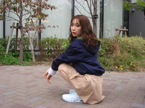 最近🍒

1 久々に脚出したら裸の気持ち
2 ファンクラブイベントの日可愛いヘアセットしてもらった🎀
3 髪の毛カットカラーしてもらった！ショートにしたいど