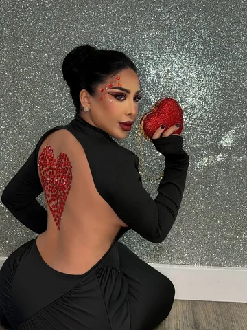 Happy valentines 💌 لوك فالنتين 
Makeup by @bassma.mubarak @kryolan_uae_oman