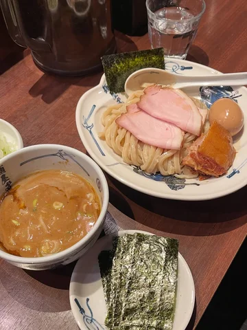 コンビニ行きたい。( ・∇・)