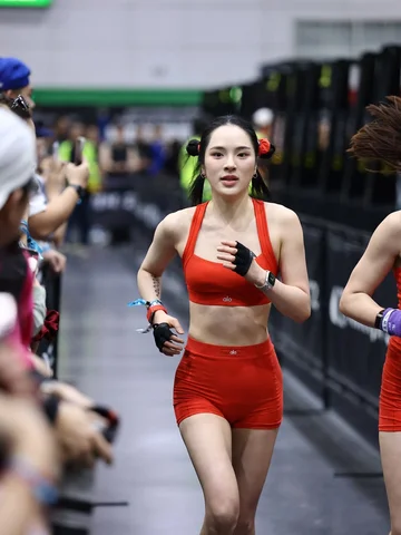 First race ever — 1:11 🏁🥳 
ไม่ไหวก็ต้องไหวเว้ยยยย 

Didn’t really train the st