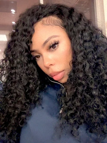 Work dump 🪭
Just a whole bunch of work selfies. 💉👩🏽‍⚕️

SN: I did my hair an