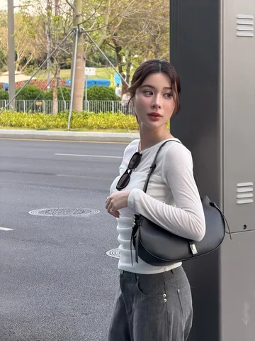 Previously on… 🚏

@studiounknown.k
#StudioUnknown
#SandarShoulderBag
#EverydayS