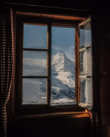 A winter journey I’ve always dreamed of… ✨💭❄️🇨🇭 From St. Moritz → Zermatt on 