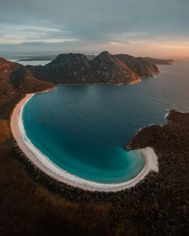 Some places stay with you long after you’ve left…The wild beauty of Australia. ✨