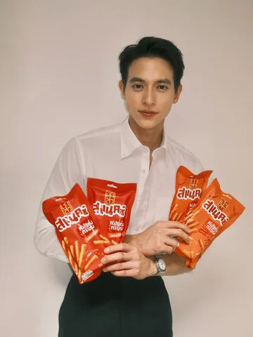 สำหรับใครที่ดูแลหุ่น แต่ของอร่อยก็อยากกิน…เลือกได้ครับ 😉
นี่เลยเจ้าสัวหมูแท่งกร