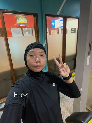 Olah raga tidak boleh mengganggu ibadah. Bisa kita kurangi intensitas tapi janga