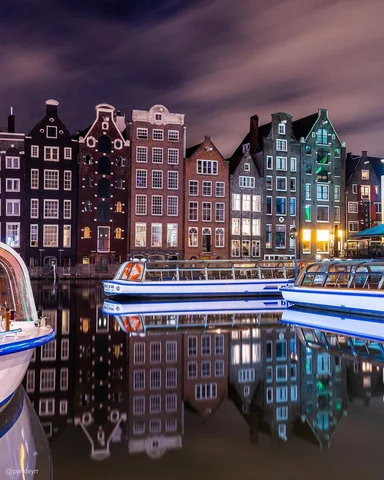 Amsterdam night 💙

📍 Damrak Canal Houses, Amsterdam, Netherlands 🇳🇱

Moment 