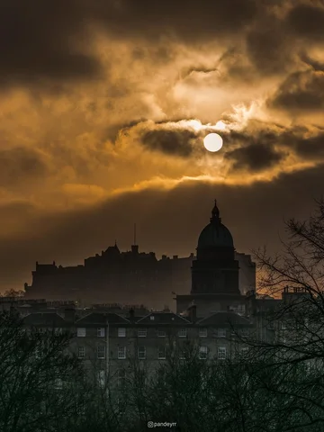 Edinburgh - NO AI, just real beauty 🏰❤️

📍Edinburgh, Scotland 

📸 @pandeyrr