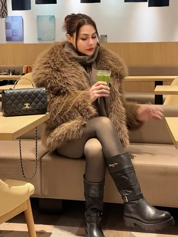 Cold outside, calm inside.🦋