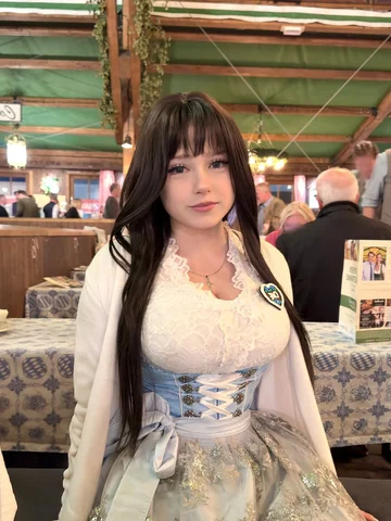 Some recent pictures 🤍 no cosplay for once haha
I went to Oktoberfest for the f