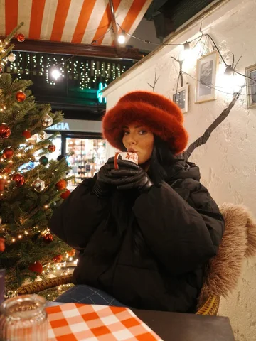 NEW VLOG out now, link in bio ❤️ did someone say christmas? 🎄