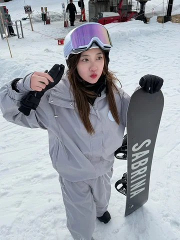 Snowboarding and that nose mark 🥸
