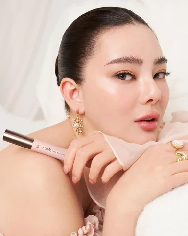 The secret to perfectly lifted brows is here. TIARA FixMe Brow Mascara — the ult