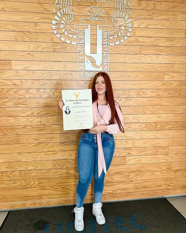 Ya me entregaron mi título🤩oficialmente Licenciada en Nutrición 🍎 una meta más