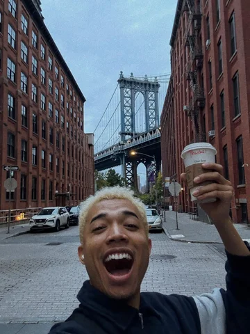ニューヨーク🗽なのにイタリア人みたいなポーズしてて草
死ぬまでに絶対ニューヨークに行きたいと決めていたけど、早々に達成できて草
次は北欧にも行きたいー！オース